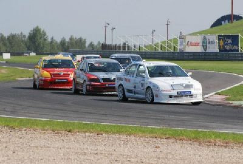 20070826-vlacek-drzel-pohromade-prak.jpg